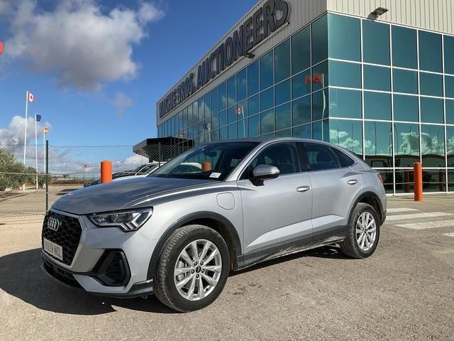 Audi Q3 - سيارة: صور 1 Audi Q3 - سيارة: صور 1