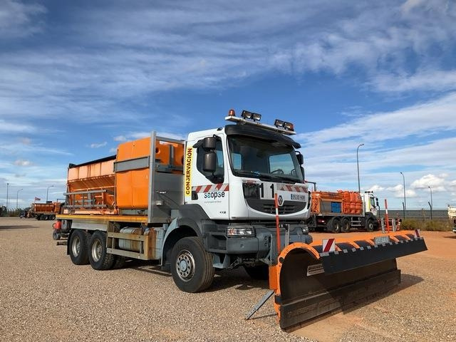 Renault Kerax - جرافة ثلج: صور 4 Renault Kerax - جرافة ثلج: صور 4