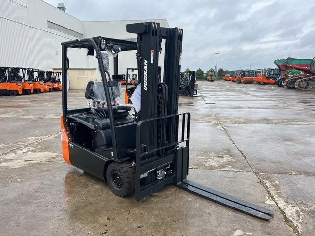 Doosan B15T-7 PLUS - رافعة شوكية كهربائية: صور 4 Doosan B15T-7 PLUS - رافعة شوكية كهربائية: صور 4
