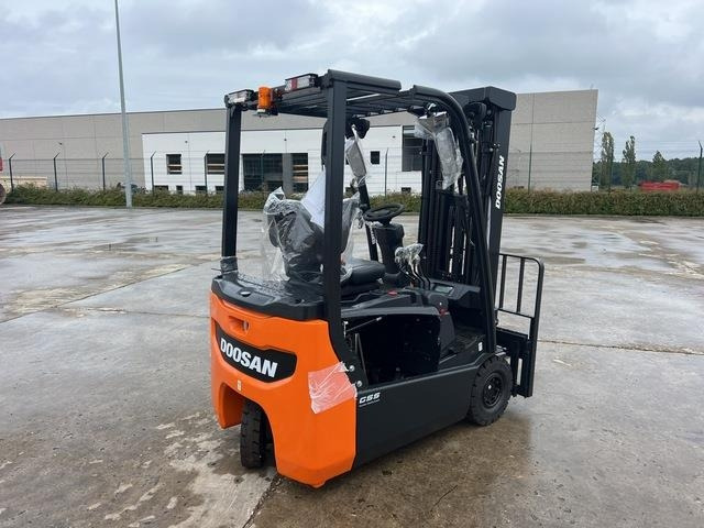 Doosan B15T-7 PLUS - رافعة شوكية كهربائية: صور 3 Doosan B15T-7 PLUS - رافعة شوكية كهربائية: صور 3
