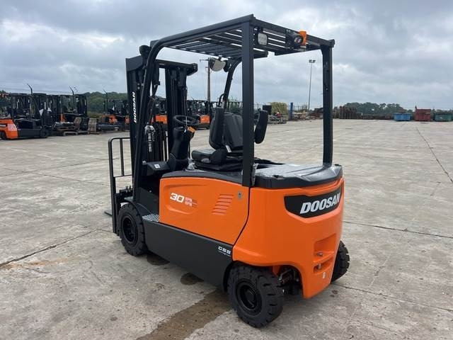 Doosan B30X-7 PLUS - رافعة شوكية كهربائية: صور 2 Doosan B30X-7 PLUS - رافعة شوكية كهربائية: صور 2