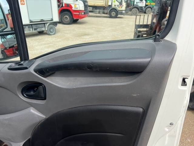 تأجير  Iveco Daily 35C15 Iveco Daily 35C15: صور 13