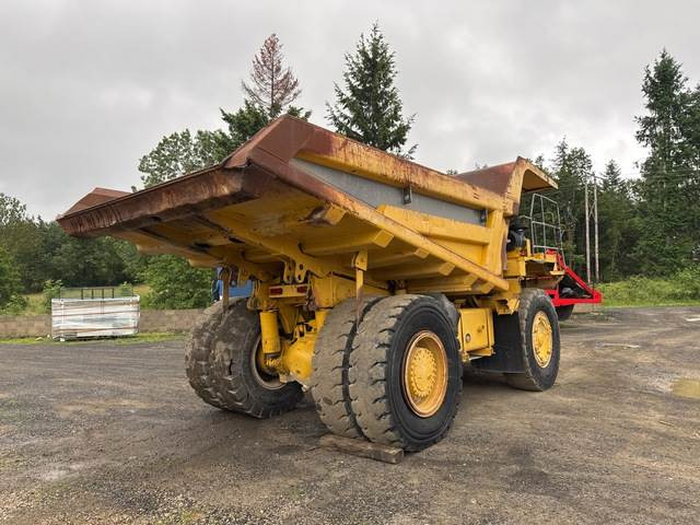 Komatsu HD325-6 - شاحنة قلابة للمحاجر: صور 3 Komatsu HD325-6 - شاحنة قلابة للمحاجر: صور 3