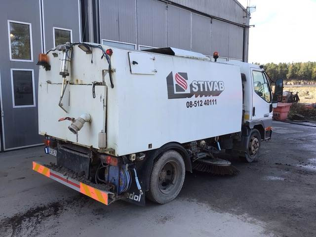 Mitsubishi Canter - سياره كنس شوارع: صور 3 Mitsubishi Canter - سياره كنس شوارع: صور 3