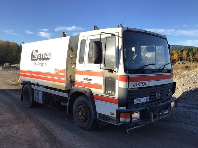 Volvo FL611 - سياره كنس شوارع: صور 4 Volvo FL611 - سياره كنس شوارع: صور 4