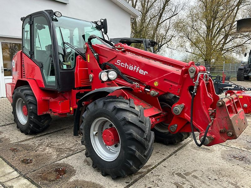 Schäffer 8090T Kabine Teleskopradlader Weidemann-HV - جرافة ذات عجلات تلسكوبية: صور 3 Schäffer 8090T Kabine Teleskopradlader Weidemann-HV - جرافة ذات عجلات تلسكوبية: صور 3