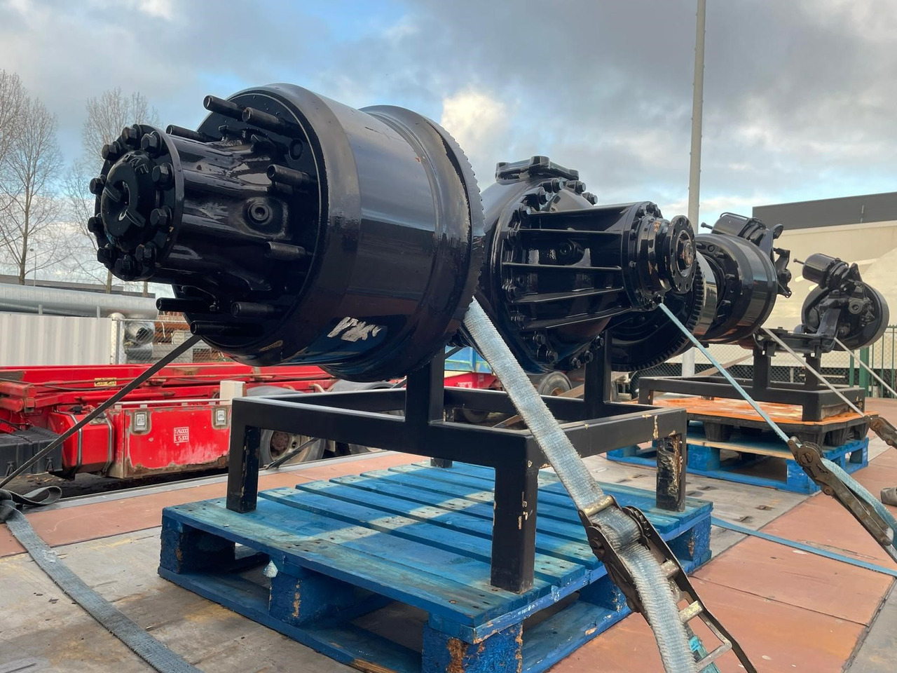 DAF vooras + achteras aandrijfas voor DAF 85/95 vrachtwagen - المحور و قطع الغيار - شاحنة: صور 2 DAF vooras + achteras aandrijfas voor DAF 85/95 vrachtwagen - المحور و قطع الغيار - شاحنة: صور 2