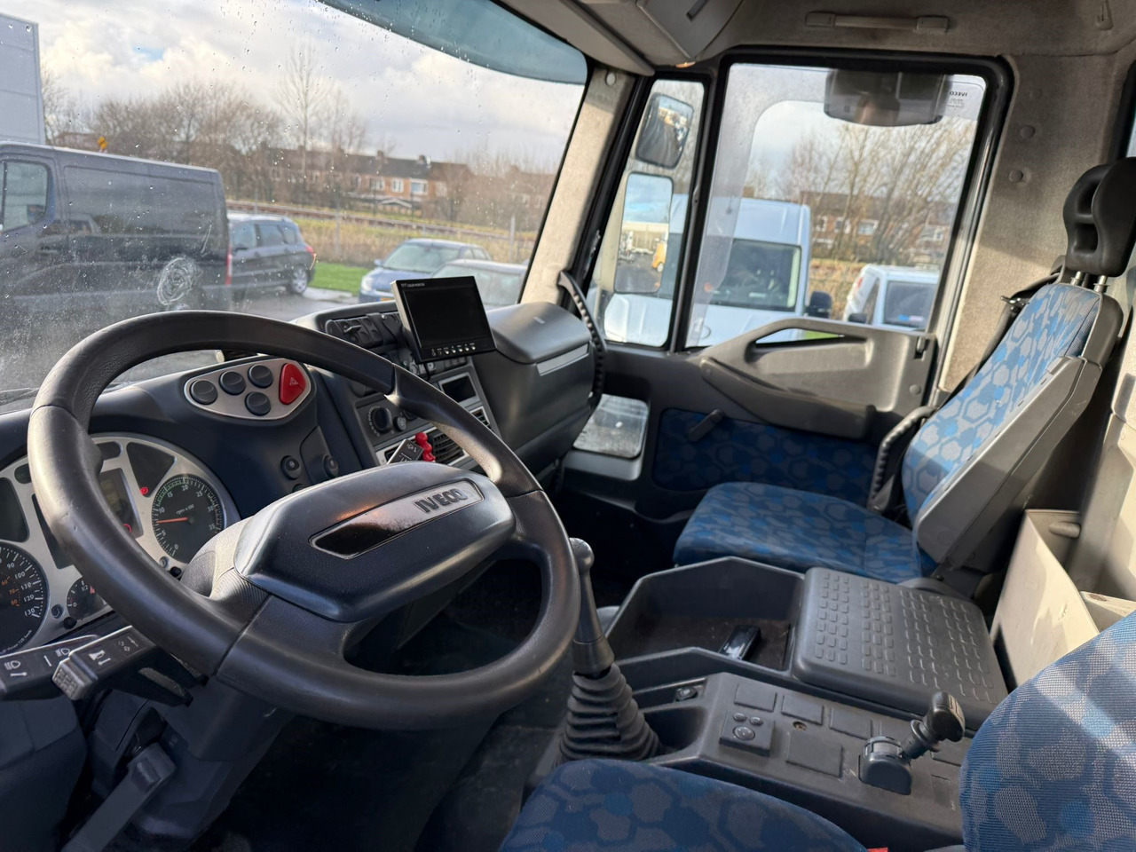 شاحنة نقل المواشي شاحنة لنقل الحيوانات IVECO 75E: صور 11