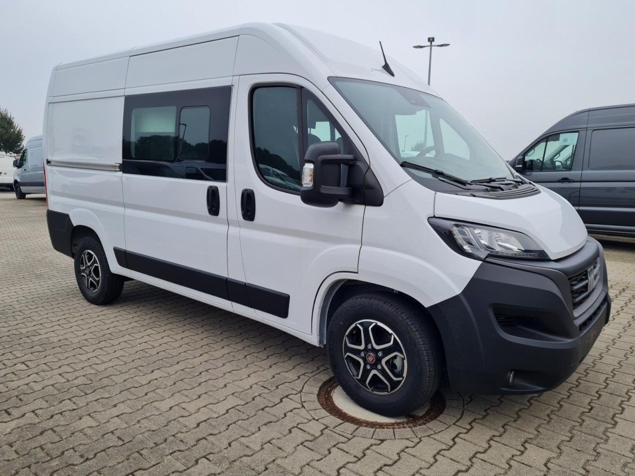 Fiat Ducato 35 Kasten Doka 7-Sitze 2x Schiebetür Maxi - فان, الشاحنات الصغيرة كابينة مزدوجة: صور 4 Fiat Ducato 35 Kasten Doka 7-Sitze 2x Schiebetür Maxi - فان, الشاحنات الصغيرة كابينة مزدوجة: صور 4