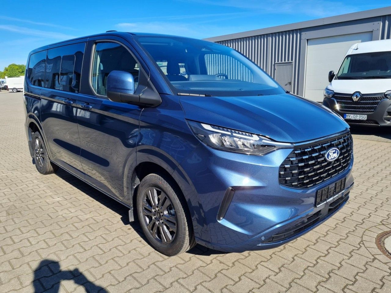Ford Tourneo Custom 320 Titanium L1 AG 8-Sitze LED KA - ميكروباص: صور 4 Ford Tourneo Custom 320 Titanium L1 AG 8-Sitze LED KA - ميكروباص: صور 4