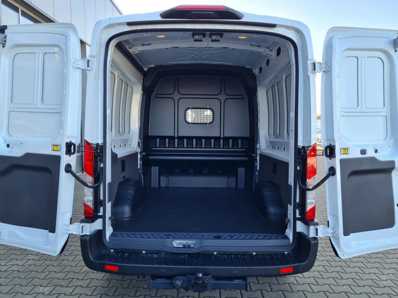 Ford Transit 350 Kasten Doka 6-Sitze L3 Trend AHK KAM - فان, الشاحنات الصغيرة كابينة مزدوجة: صور 5 Ford Transit 350 Kasten Doka 6-Sitze L3 Trend AHK KAM - فان, الشاحنات الصغيرة كابينة مزدوجة: صور 5