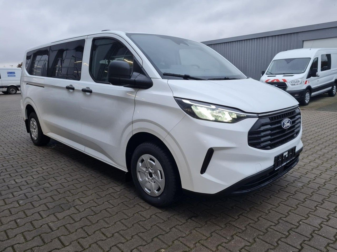 Ford Transit Custom Kombi 320 L2 Trend 9 Sitze KAMERA - ميكروباص: صور 3 Ford Transit Custom Kombi 320 L2 Trend 9 Sitze KAMERA - ميكروباص: صور 3
