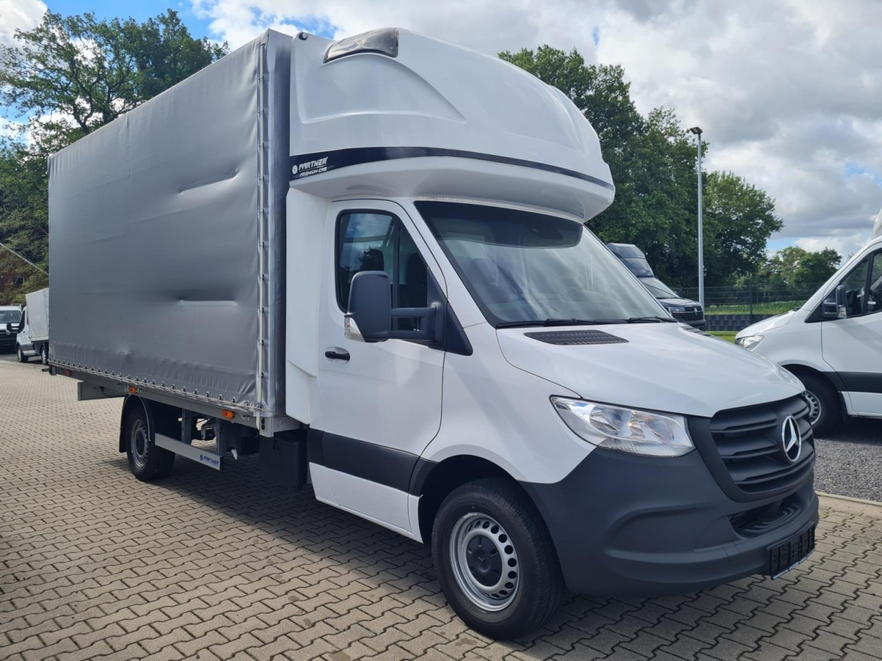 Mercedes-Benz Sprinter 317 Pritsche Plane Schlafkab RWD 10 Pal - الشاحنات الصغيرة ستائر: صور 3 Mercedes-Benz Sprinter 317 Pritsche Plane Schlafkab RWD 10 Pal - الشاحنات الصغيرة ستائر: صور 3