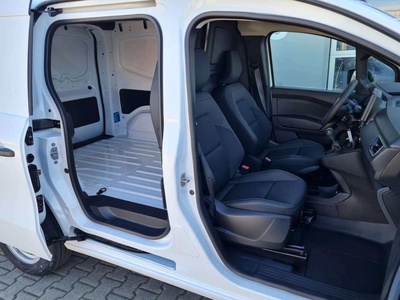 Renault Kangoo Van Kasten L1H1 TCe 1.3i KLIMA PDC TEMPOMAT - فان المدمجة: صور 4 Renault Kangoo Van Kasten L1H1 TCe 1.3i KLIMA PDC TEMPOMAT - فان المدمجة: صور 4