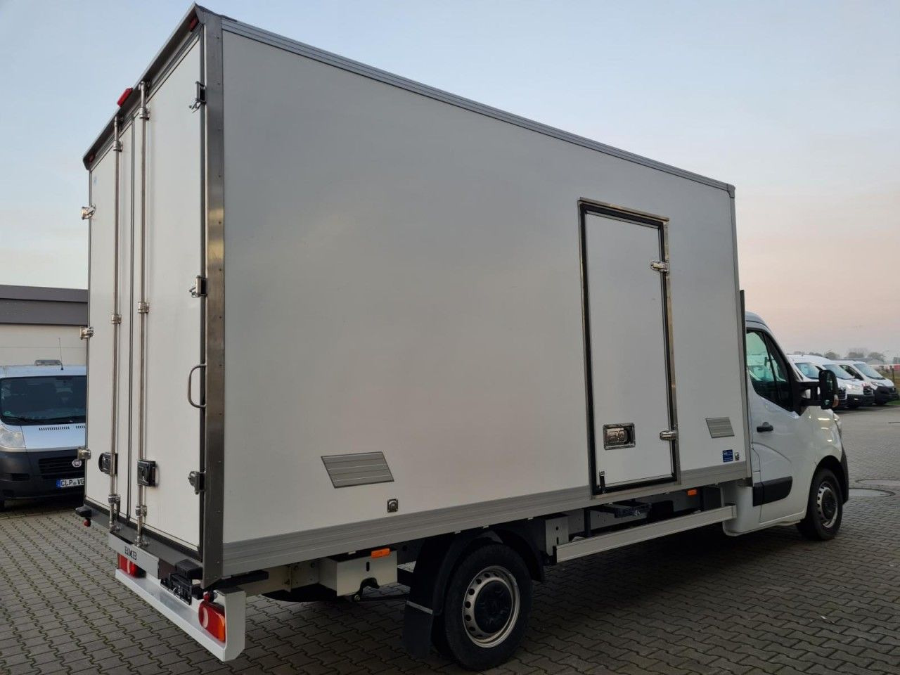 Renault Master 3.5t Möbel Koffer KLIMA LUFTFEDERUNG TEMP - الشاحنات الصغيرة صندوق مغلق: صور 4 Renault Master 3.5t Möbel Koffer KLIMA LUFTFEDERUNG TEMP - الشاحنات الصغيرة صندوق مغلق: صور 4