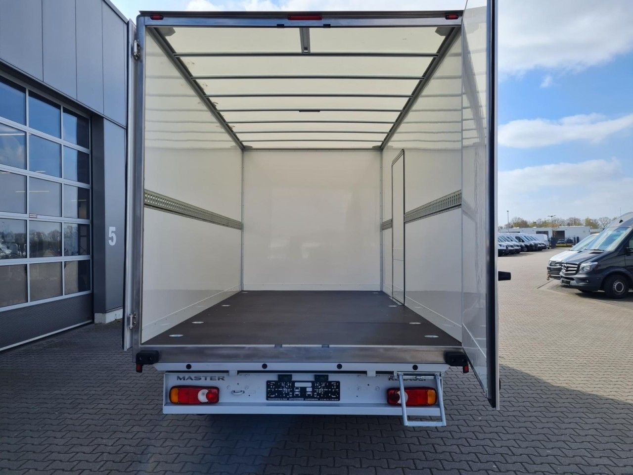 Renault Master 35 New Möbel Koffer KLIMA KOMFORT TEMPOMA - الشاحنات الصغيرة صندوق مغلق: صور 5 Renault Master 35 New Möbel Koffer KLIMA KOMFORT TEMPOMA - الشاحنات الصغيرة صندوق مغلق: صور 5