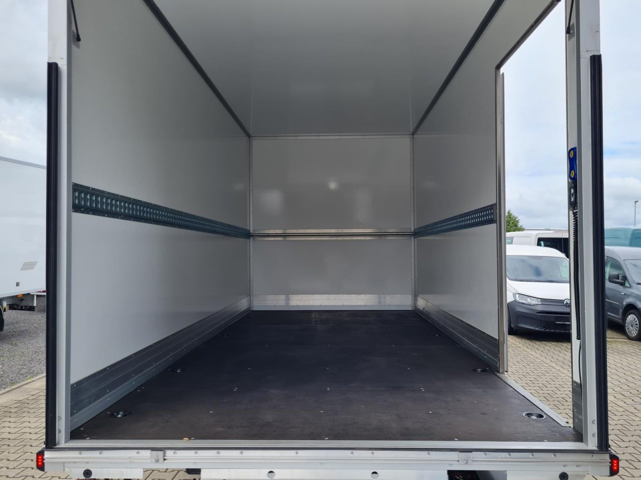 Renault Master 35 New Möbel Koffer LBW KLIMA TEMPOMAT - الشاحنات الصغيرة صندوق مغلق: صور 5 Renault Master 35 New Möbel Koffer LBW KLIMA TEMPOMAT - الشاحنات الصغيرة صندوق مغلق: صور 5