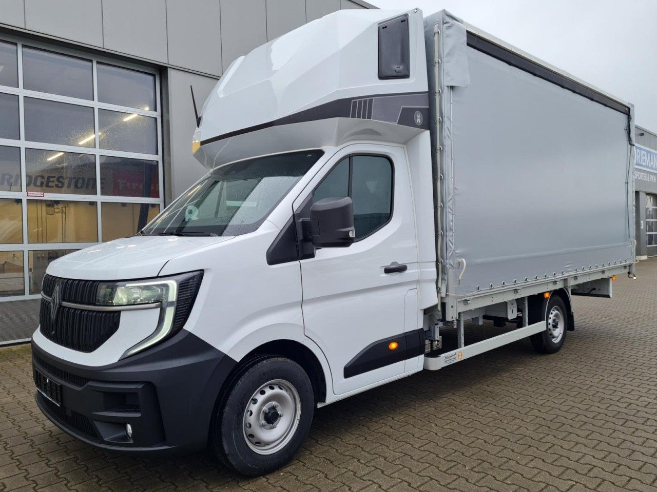 Renault Master 35 New Pritsche Schiebe Plane Schlafkab. - الشاحنات الصغيرة ستائر: صور 2 Renault Master 35 New Pritsche Schiebe Plane Schlafkab. - الشاحنات الصغيرة ستائر: صور 2