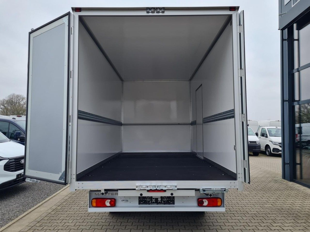 Renault New Master 35 Möbel Koffer KLIMA LUFTFEDER TEMPO - الشاحنات الصغيرة صندوق مغلق: صور 5 Renault New Master 35 Möbel Koffer KLIMA LUFTFEDER TEMPO - الشاحنات الصغيرة صندوق مغلق: صور 5