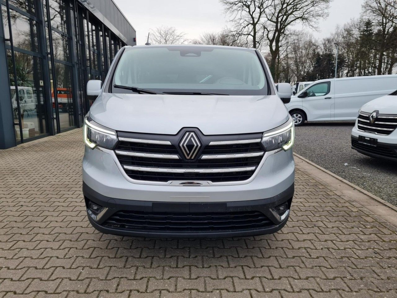 Renault Trafic Kombi 9-Sitze L2 Grand Equilibre KLIMA TE - سيارة: صور 2 Renault Trafic Kombi 9-Sitze L2 Grand Equilibre KLIMA TE - سيارة: صور 2