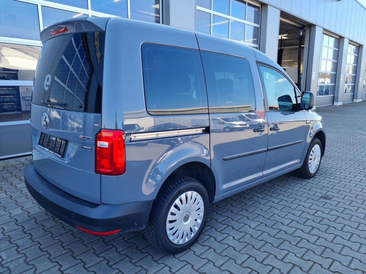Volkswagen Caddy 4Motion TDi Kombi 5-Sitze TEMPO STHZ REGAL - سيارة ستيشن: صور 5 Volkswagen Caddy 4Motion TDi Kombi 5-Sitze TEMPO STHZ REGAL - سيارة ستيشن: صور 5