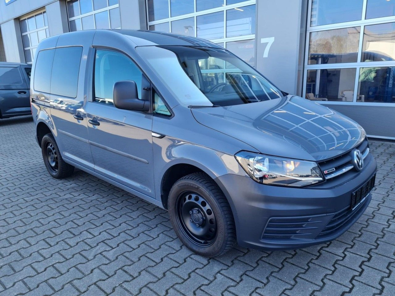 Volkswagen Caddy Kombi 4Motion TDi 5-Sitze KLIMA STHZ TEMPO - ميكروباص: صور 3 Volkswagen Caddy Kombi 4Motion TDi 5-Sitze KLIMA STHZ TEMPO - ميكروباص: صور 3