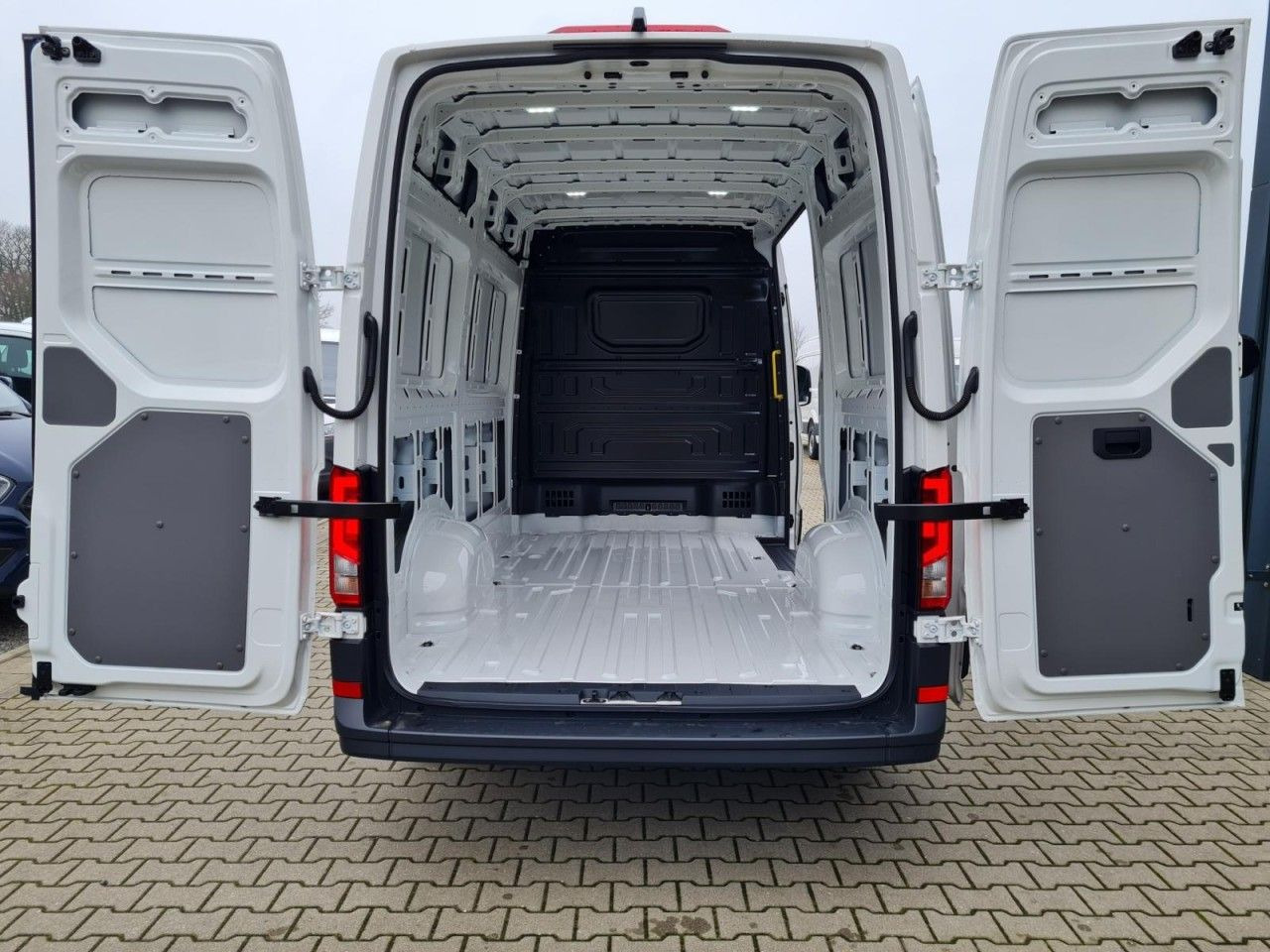 Volkswagen Crafter 35 Kasten MR hoch KLIMA KAMERA NAVI/APP - فان: صور 5 Volkswagen Crafter 35 Kasten MR hoch KLIMA KAMERA NAVI/APP - فان: صور 5