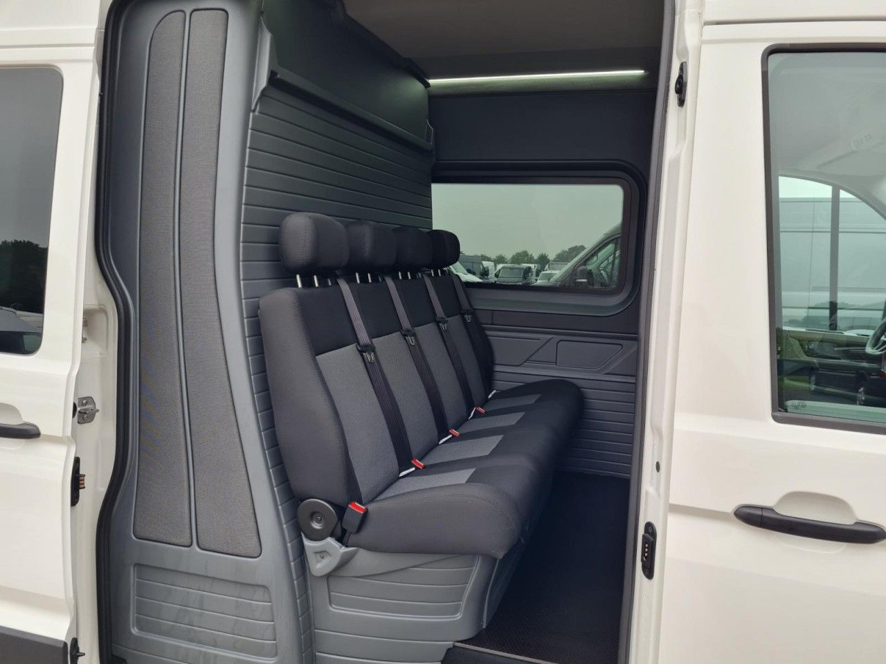 Volkswagen Crafter 35 Kasten Plus 4MOTION Doka Mixto L4H3 - فان, الشاحنات الصغيرة كابينة مزدوجة: صور 4 Volkswagen Crafter 35 Kasten Plus 4MOTION Doka Mixto L4H3 - فان, الشاحنات الصغيرة كابينة مزدوجة: صور 4