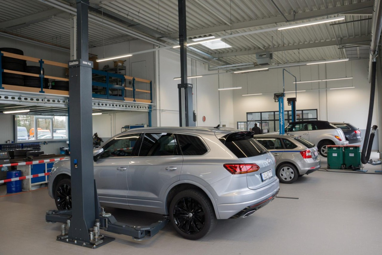 Volkswagen Crafter 35 Kasten TDI L4H3 Ahk LED Kamera Tempom. - فان: صور 4 Volkswagen Crafter 35 Kasten TDI L4H3 Ahk LED Kamera Tempom. - فان: صور 4