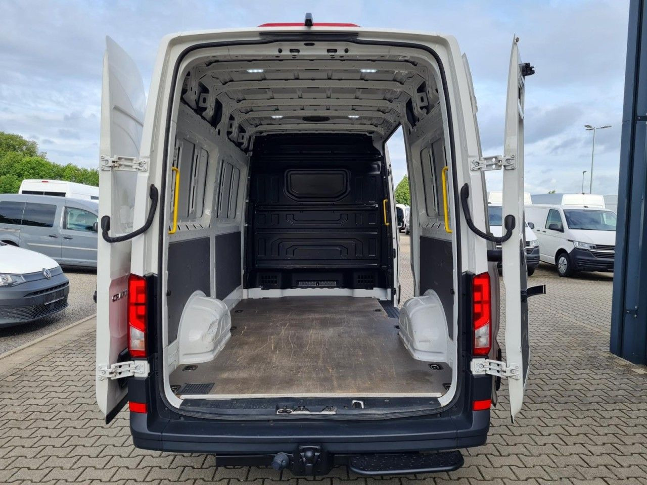 Volkswagen Crafter 35 Kasten TDI MR KLIMA KAMERA AUTOMATIK - فان: صور 5 Volkswagen Crafter 35 Kasten TDI MR KLIMA KAMERA AUTOMATIK - فان: صور 5