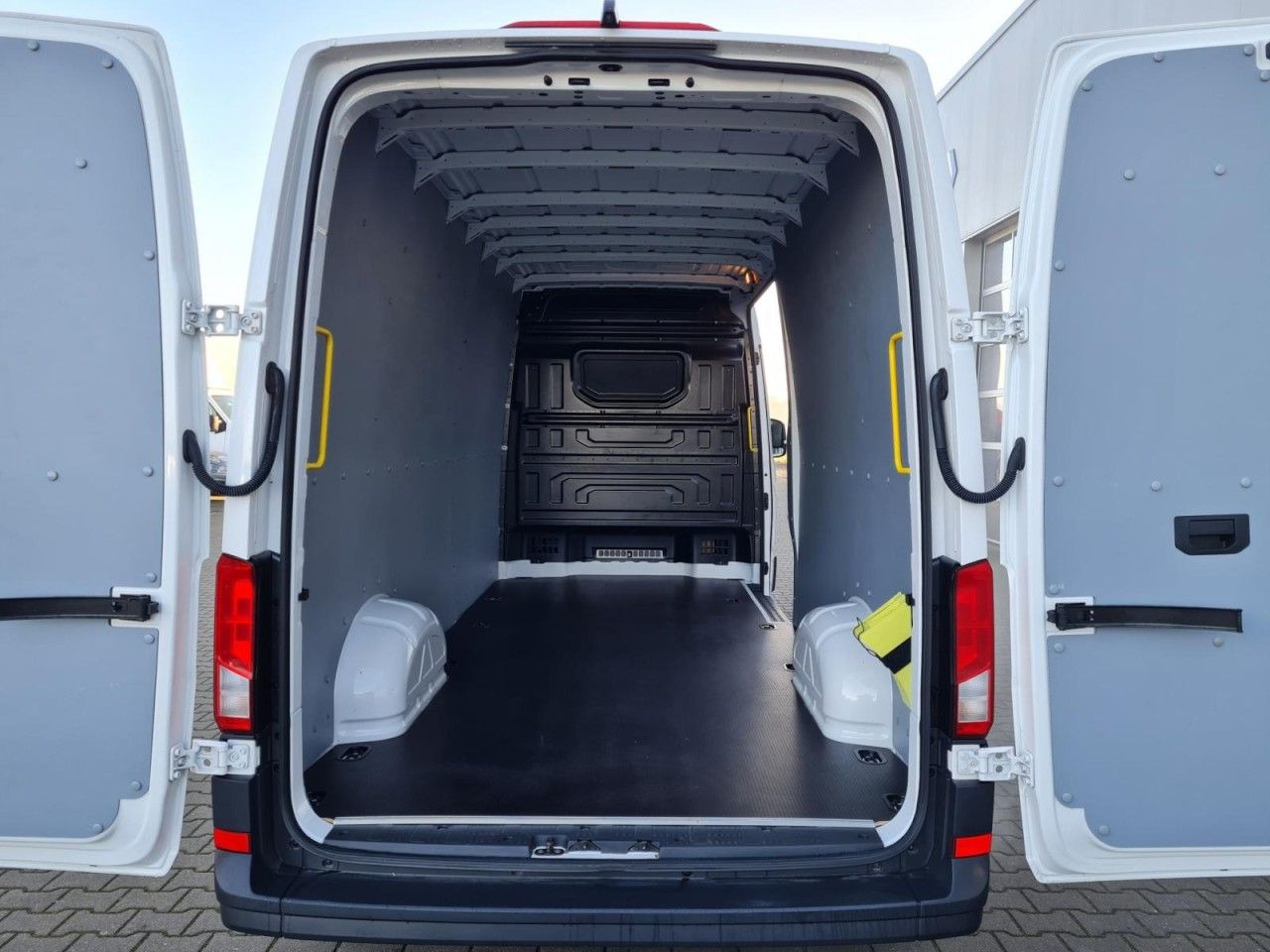 Volkswagen Crafter 35 Kasten lang L4H2 KAMERA NAVI_APP HOLZ - فان: صور 5 Volkswagen Crafter 35 Kasten lang L4H2 KAMERA NAVI_APP HOLZ - فان: صور 5