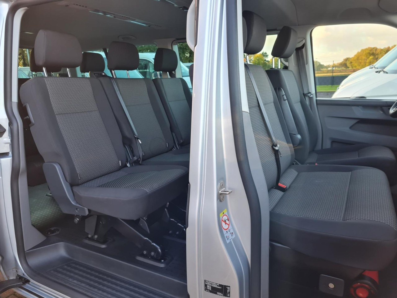 Volkswagen T6.1 Caravelle TDI lang 9 Sitzer 2 Schiebetüren Trendl. - صغيرة, ميكروباص: صور 4 Volkswagen T6.1 Caravelle TDI lang 9 Sitzer 2 Schiebetüren Trendl. - صغيرة, ميكروباص: صور 4