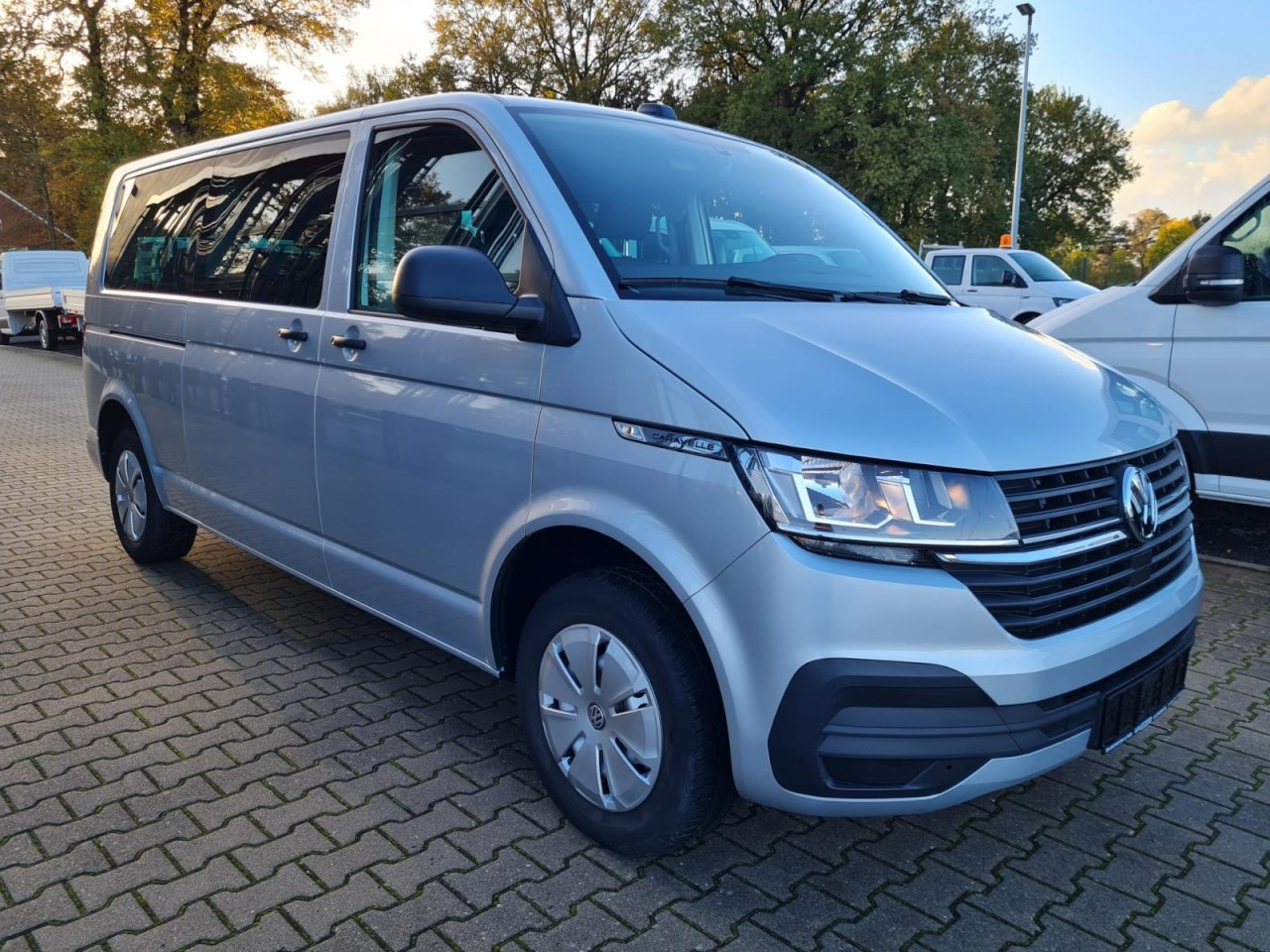 Volkswagen T6.1 Caravelle TDI lang 9 Sitzer 2 Schiebetüren Trendl. - صغيرة, ميكروباص: صور 3 Volkswagen T6.1 Caravelle TDI lang 9 Sitzer 2 Schiebetüren Trendl. - صغيرة, ميكروباص: صور 3
