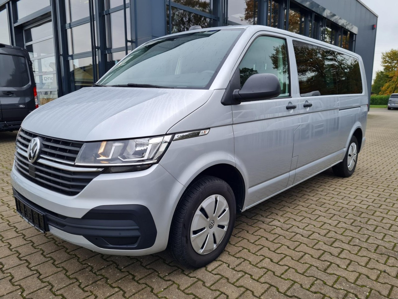 Volkswagen T6.1 Caravelle TDI lang 9 Sitzer 2 Schiebetüren Trendl. - صغيرة, ميكروباص: صور 1 Volkswagen T6.1 Caravelle TDI lang 9 Sitzer 2 Schiebetüren Trendl. - صغيرة, ميكروباص: صور 1