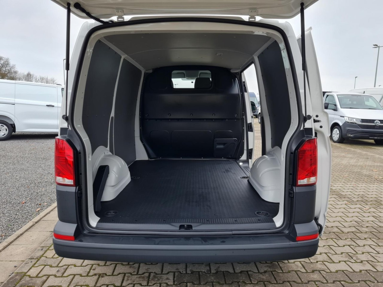 Volkswagen T6.1 Kasten KR Heckklappe KAMERA KLIMA Navi App - فان المدمجة: صور 5 Volkswagen T6.1 Kasten KR Heckklappe KAMERA KLIMA Navi App - فان المدمجة: صور 5