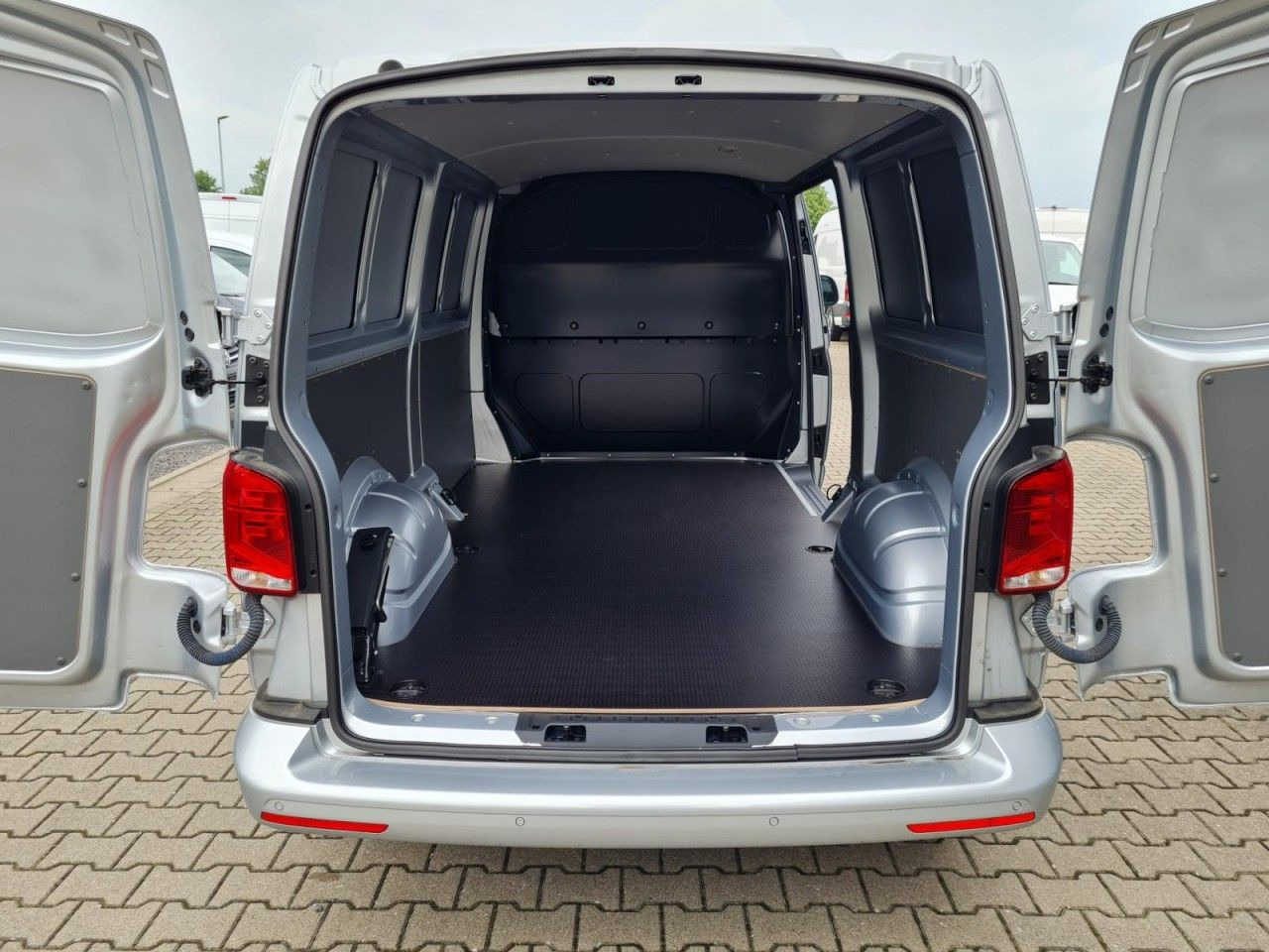 Volkswagen T6.1 Kasten TDI lang DSG LED KAMERA TEMPOMAT - فان المدمجة: صور 5 Volkswagen T6.1 Kasten TDI lang DSG LED KAMERA TEMPOMAT - فان المدمجة: صور 5