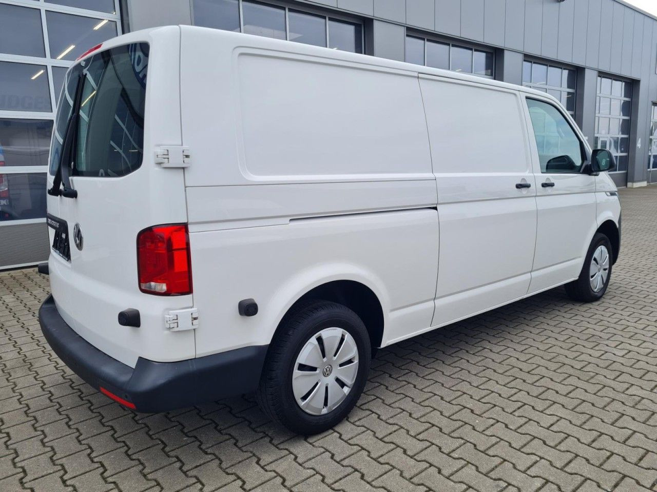 Volkswagen T6.1 Kasten lang Flügeltüren KLIMA KOMFORT PDC - فان المدمجة: صور 4 Volkswagen T6.1 Kasten lang Flügeltüren KLIMA KOMFORT PDC - فان المدمجة: صور 4