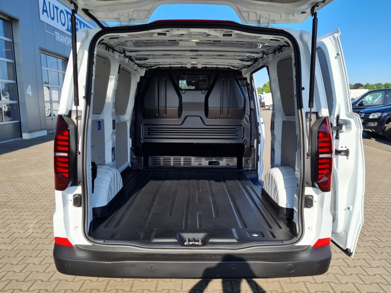 Volkswagen T7 Transporter Kasten Tdi KR Heckklappe PDC KLIMA - فان المدمجة: صور 5 Volkswagen T7 Transporter Kasten Tdi KR Heckklappe PDC KLIMA - فان المدمجة: صور 5