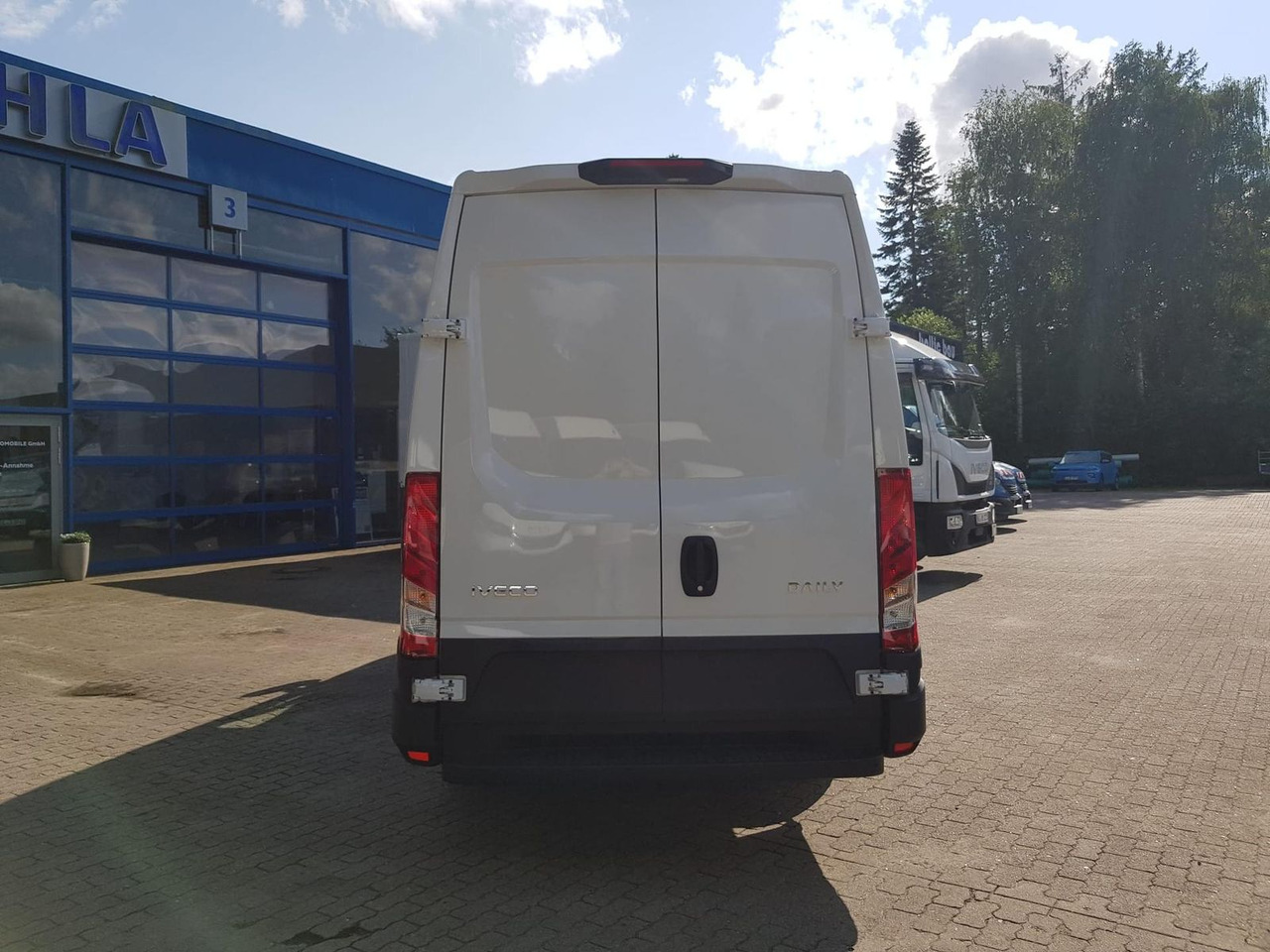 Iveco Daily 35S14A8 V Y mit Rückfahrkamera und Radi... - فان: صور 4 Iveco Daily 35S14A8 V Y mit Rückfahrkamera und Radi... - فان: صور 4