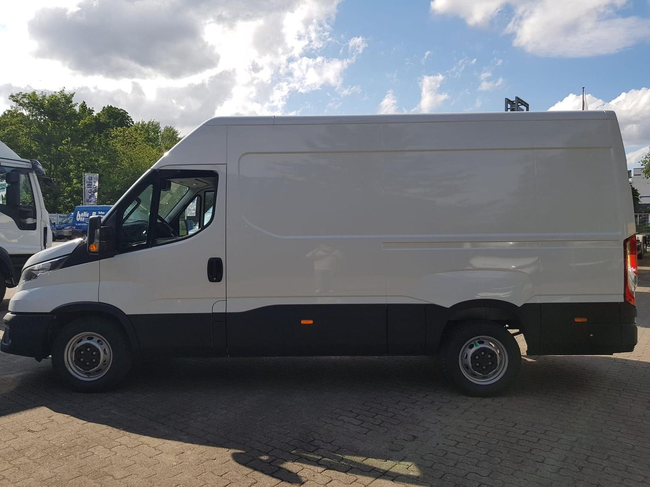 Iveco Daily 35S14A8 V Y mit Rückfahrkamera und Radi... - فان: صور 2 Iveco Daily 35S14A8 V Y mit Rückfahrkamera und Radi... - فان: صور 2