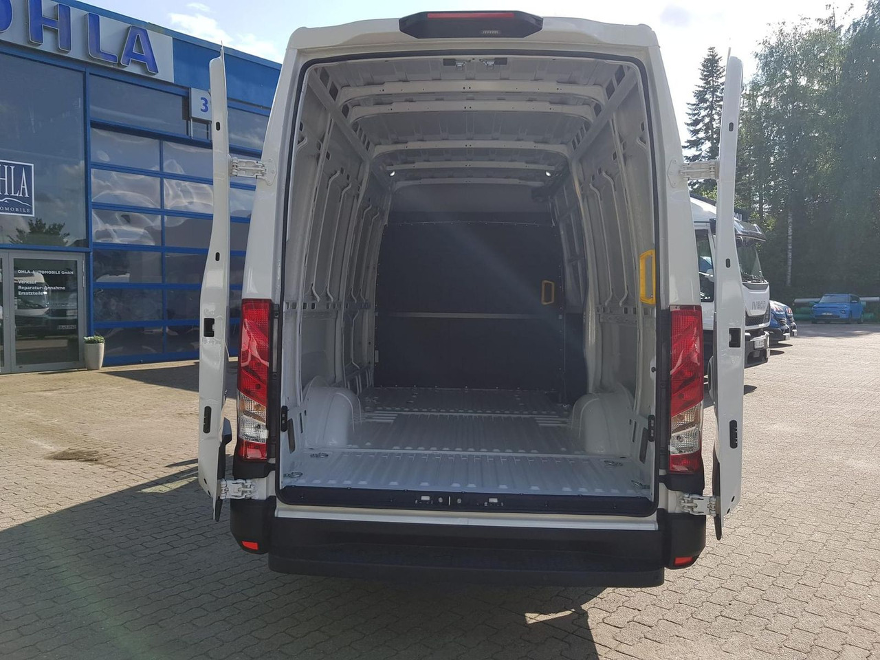 Iveco Daily 35S14A8 V Y mit Rückfahrkamera und Radi... - فان: صور 5 Iveco Daily 35S14A8 V Y mit Rückfahrkamera und Radi... - فان: صور 5