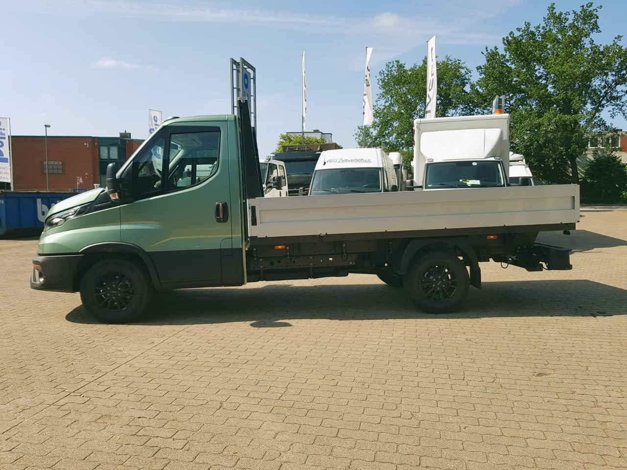 Iveco Daily 35S14HA8 Pritsche AHK 100 kW (136 PS),... - الشاحنات الصغيرة المسطحة: صور 2 Iveco Daily 35S14HA8 Pritsche AHK 100 kW (136 PS),... - الشاحنات الصغيرة المسطحة: صور 2