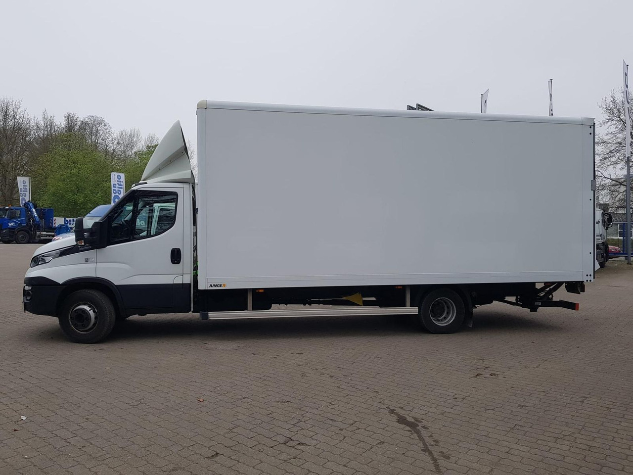 Iveco Daily 70C18HA8/P Koffer, Luftfederung, Kamera - الشاحنات الصغيرة صندوق مغلق: صور 3 Iveco Daily 70C18HA8/P Koffer, Luftfederung, Kamera - الشاحنات الصغيرة صندوق مغلق: صور 3