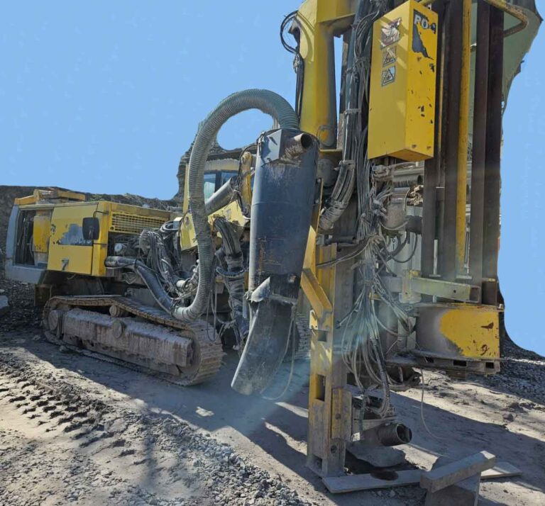 Atlas Copco ROC F6-44 – Blast hole drilling rig / Sprenglochbohrgerät - آلة حفر: صور 1 Atlas Copco ROC F6-44 – Blast hole drilling rig / Sprenglochbohrgerät - آلة حفر: صور 1