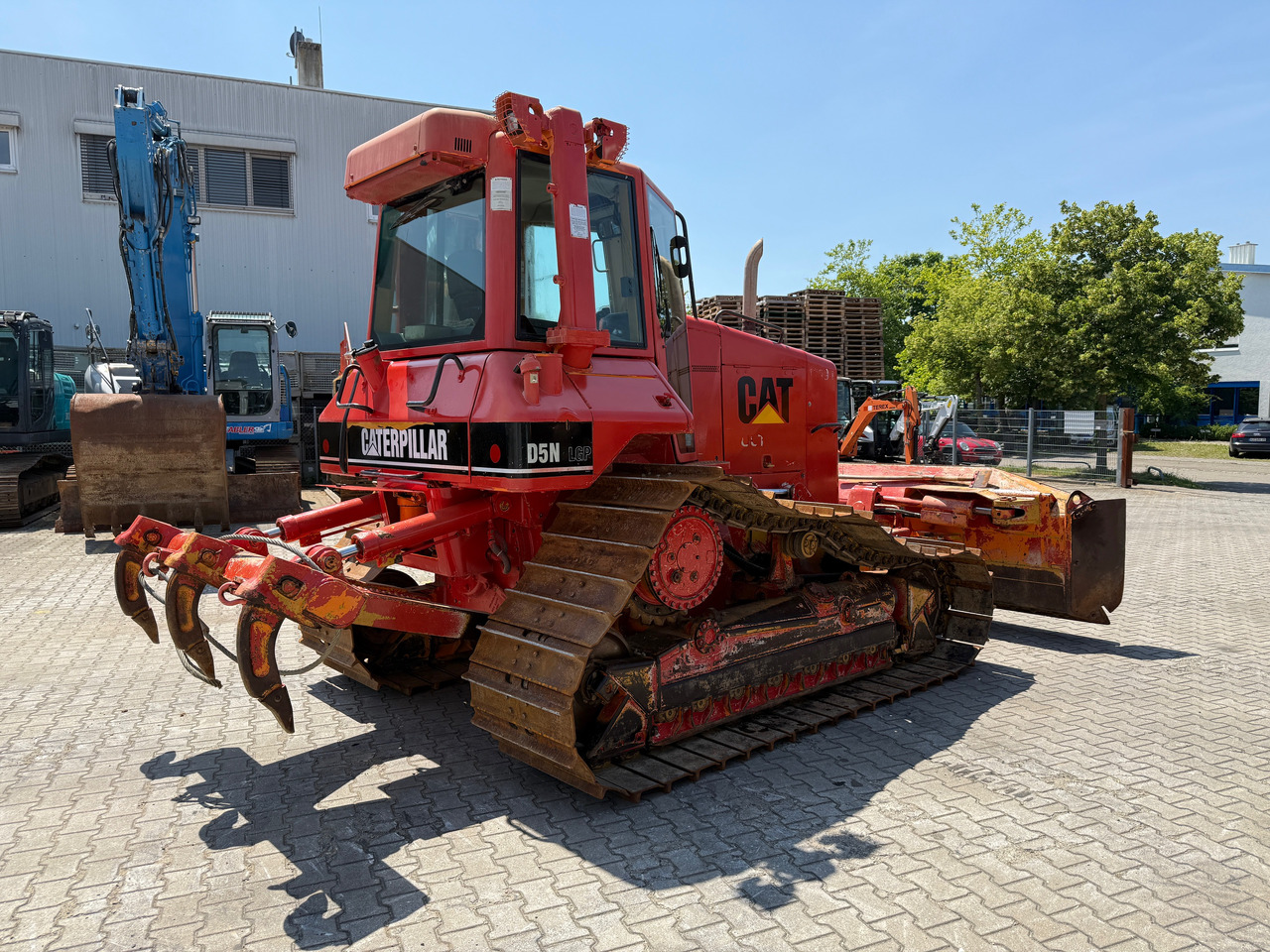 CATERPILLAR D5N FTC LGP Raupe mit 6-Wege + Heckaufreißer - بلدوزر: صور 4 CATERPILLAR D5N FTC LGP Raupe mit 6-Wege + Heckaufreißer - بلدوزر: صور 4