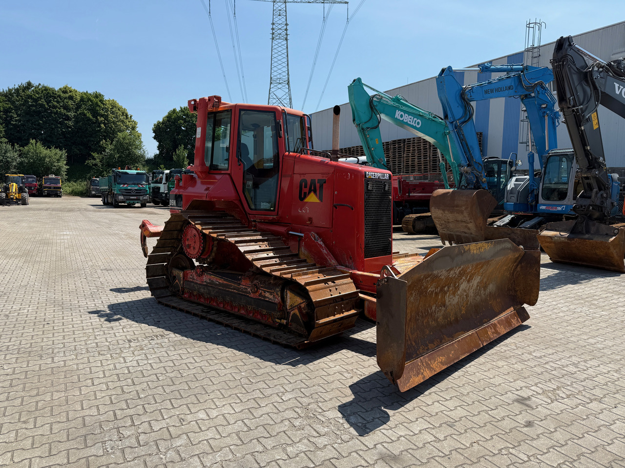 CATERPILLAR D5N FTC LGP Raupe mit 6-Wege + Heckaufreißer - بلدوزر: صور 3 CATERPILLAR D5N FTC LGP Raupe mit 6-Wege + Heckaufreißer - بلدوزر: صور 3