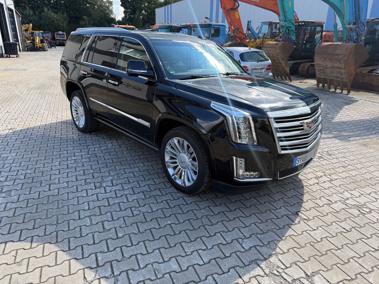 Cadillac Escalade Platinum VOLL - سيارة: صور 3 Cadillac Escalade Platinum VOLL - سيارة: صور 3