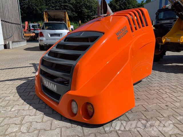 Hamm H13 H16 Motorhaube - هود - آلات البناء: صور 2 Hamm H13 H16 Motorhaube - هود - آلات البناء: صور 2