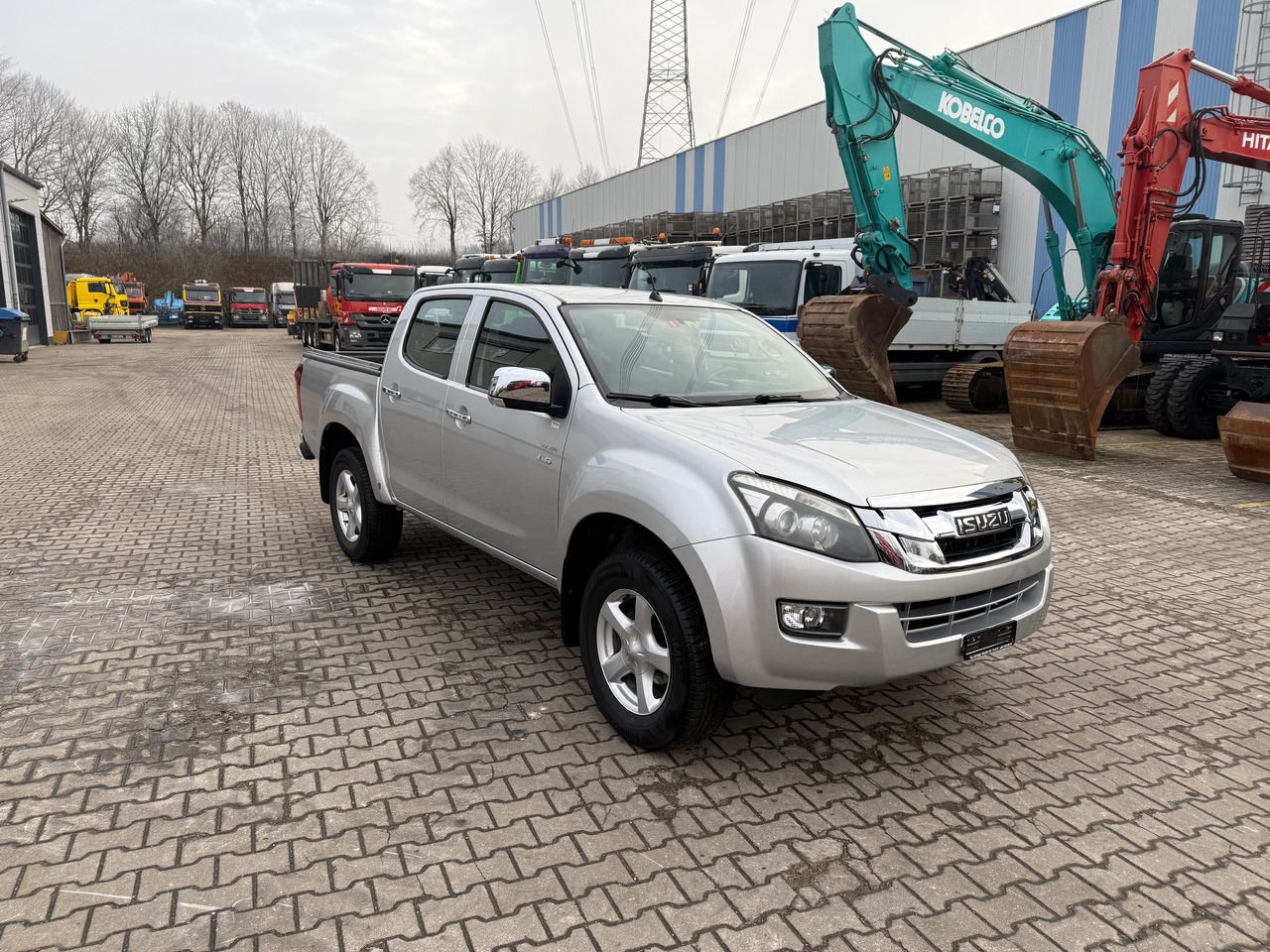 Isuzu DMAX 2,5 Pickup Automatik - شاحنة البيك أب: صور 3 Isuzu DMAX 2,5 Pickup Automatik - شاحنة البيك أب: صور 3