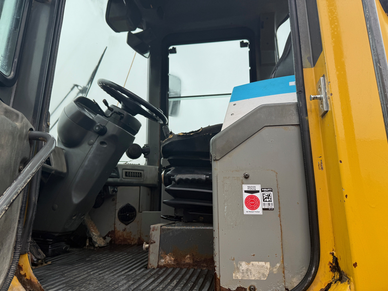 اللودر بعجل Komatsu Hanomag WA270-3 Radlader Klima: صور 14